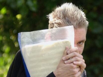Andreas Grassl, fotografiado durante su ingreso en el hospital de Kent.