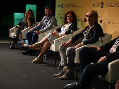 Mayte Hidalgo, Álvaro Manzano, Alexandra Falla y José Manuel Lorenzo, durante la mesa redonda de Iberseries & Platino Industria de este jueves.