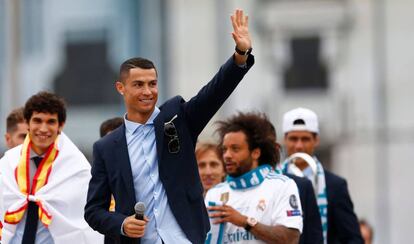 Cristiano Ronaldo celebra a 13ª Champions do Real Madridi em Cibeles.