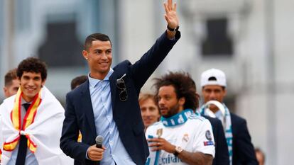 Cristiano Ronaldo celebra a 13ª Champions do Real Madridi em Cibeles.