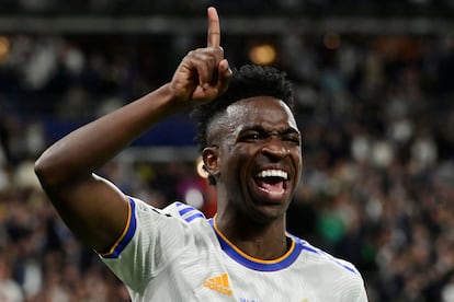 Vinicius Junior celebra el gol que ha abierto el marcador en la final y que ha dado la decimocuarta Copa de Europa al Real Madrid.