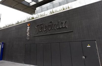Exterior de la sede de la compañía Telefónica en Las Tablas (Madrid).