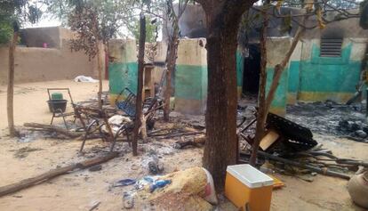 Destrozos del ataque cometido el pasado sábado en el pueblo de Ogossagou, en el centro de Malí.