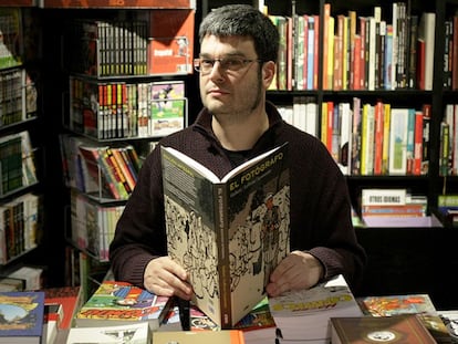 Fernando Tarancón en su longeva librería