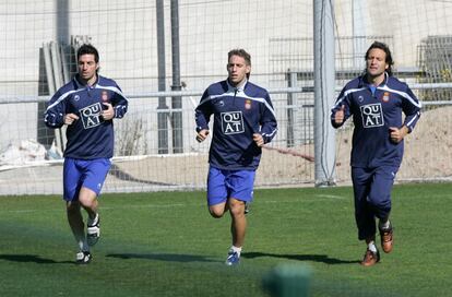 Zabaleta (centro), Rufete (derecha) y Velasco (izquierda) en un entrenamiento con el Espanyol.