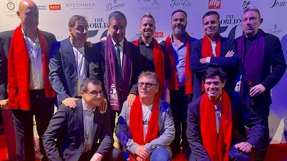 Arriba, Aitor Arregi (Elkano), Joan y Jordi Roca (apoyados sobre su hermano Josep; El Celler de Can Roca), David Muñoz (DiverXo), Ángel León (Aponiente), Oriol Castro (Disfrutar) y Albert Adrià. Abajo, Josep Roca y Andoni Luis Aduriz (Mugaritz).