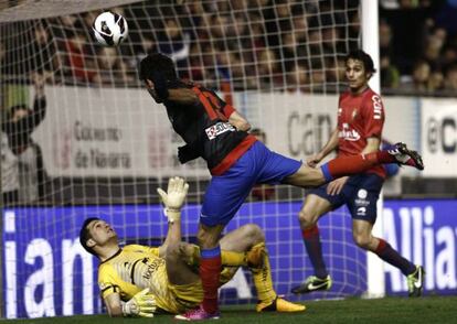 Diego Costa marca el primer gol del partido.