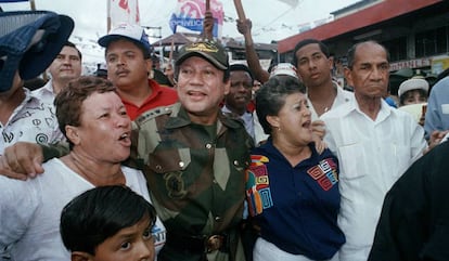 Noriega, en 1989 en el barrio de Chorrilo de Ciudad de Panam&aacute;.