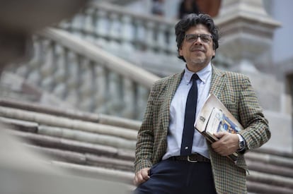 El escritor Fernando Iwasaki en la Universidad de Guanajuato (México).