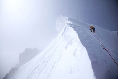 Denis Urubko, durante la ascensión al Gasherbrum II, que coronó junto a Simone Moro y Corey Richards.