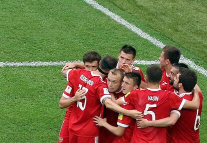 Rusia celebra uno de los goles.