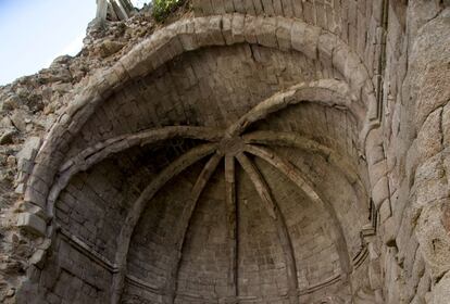 La cúpula de la cabecera románica del siglo XIII del monasterio es uno de los más tempranos añadidos al complejo