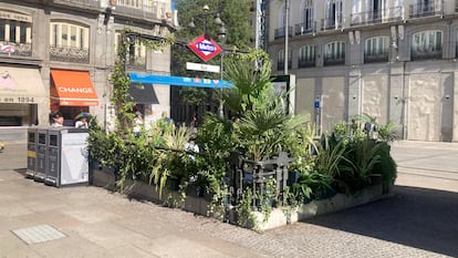 Las plantas llegan por fin a la Puerta del Sol, pero solo en una parada de metro y para promocionar una cerveza