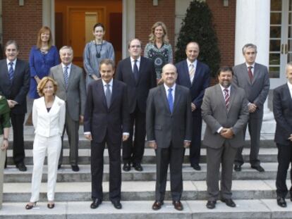 Amplía la foto para ver qué ministros permanecen en las listas del PSOE y cuáles se van.