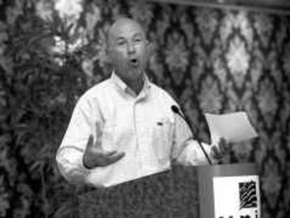 B35696 - (9/jul/2000) - color - Josep Antoni Duran i Lleida, en el Consell Nacional del UDC, en el hotel Fira Palace de Barcelona. - Foto: Vicens Giménez.