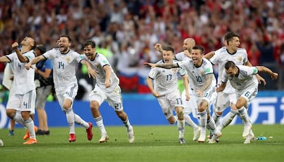 Los jugadores rusos celebran la victoria frente a la selección española.