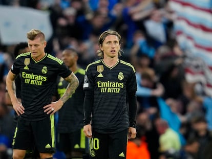 Luka Modric y Toni Kroos, durante el partido entre el Real Madrid y el Manchester City, en el Etihad Stadium, el miércoles en Mánchester.