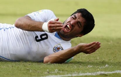 Luis Su&aacute;rez, tras morder a Chiellini.