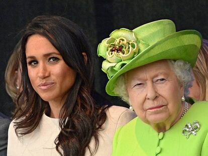 Meghan Markle e Isabel II en una visita a Cheshire en junio de 2018.