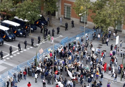 Vista del acceso a la Carrera de San Jerónimo desde la plaza de Neptuno.