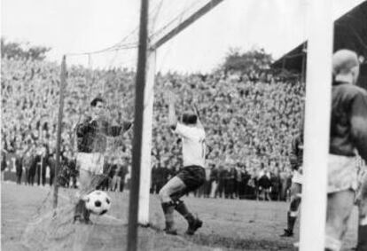 Primer gol del Hamburgo en la Bundesliga, obra de Gert Dörfel el 24 de agosto de 1963.