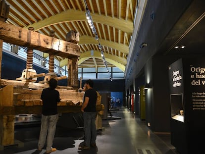 Una prensa de 1704 en el Museo de la Cultura del Vino de Bodegas Vivanco, en Briones. 