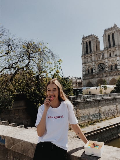 De Bilbao a París: las camisetas que aúnan moda y pasión por el euskera.