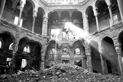 La biblioteca de Sarajevo, destruida en 1992, durante la guerra de Bosnia-Herzegovina.