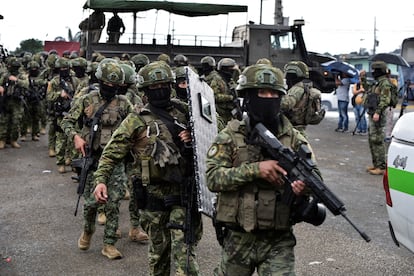 Ecuadorian soldiers arrive at the Zonal 8 prison for an inspection in Guayaquil, Ecuador, January 7, 2024