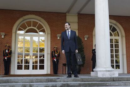 Mariano Rajoy llega esta mañana a La Moncloa, que a partir de ahora será su despacho y el hogar de su familia. La última vez que acudió al palacio fue el viernes pasado como candidato a la investidura y le recibió Zapatero en la entrada.