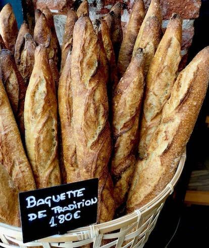 BAGUETTES, UNA DE LAS MEJORES PIEZAS DE PANEM / CAPEL 