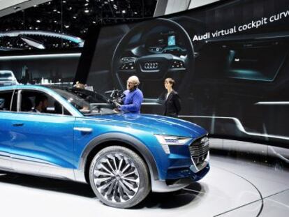 El e-tron Quattro prefigura cómo será el primer Audi eléctrico, previsto para 2018: más de 500 CV y más de 500 kilómetros de duración.
