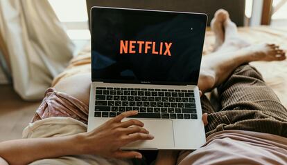 Netflix en uso en la pantalla de un ordenador portátil