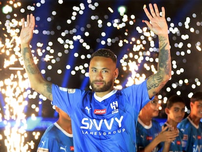 Neymar durante su presentación con el Al-Hilal