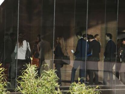 Trabajadores en el distrito financiero de Azca, en Madrid.