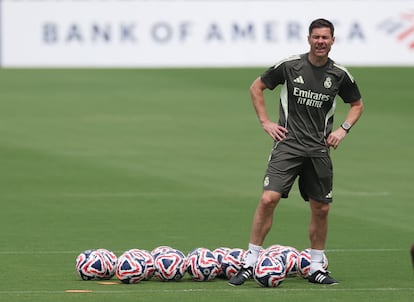 Xabi Alonso, en el entrenamiento del Real Madrid este sábado.