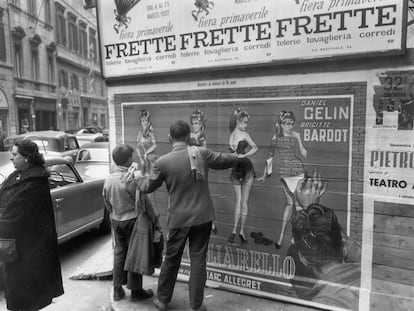 Un póster de 'Deshojando la margarita', película protagonizada por Brigitte Bardot en Roma