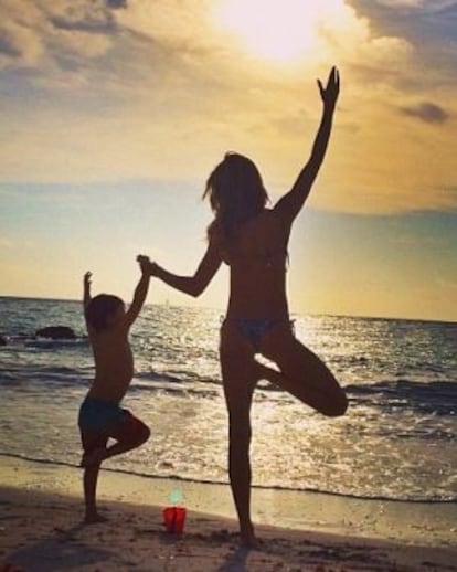 Gisele Bündchen, y su hijo, en una imagen compartida por la modelo.