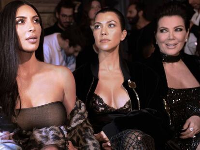 Kim Kardashian, Kourtney Kardashian y Kris Jenner, en París.