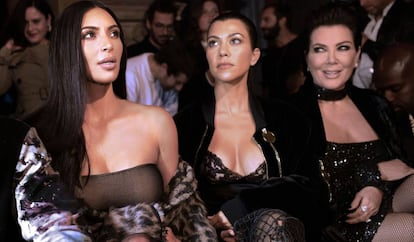 Kim Kardashian, Kourtney Kardashian y Kris Jenner, en París.