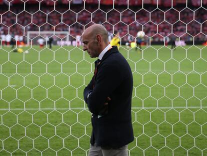 Ramón Rodríguez Verdejo, Monchi, con gesto de preocupación antes del partido de final de Europa League.