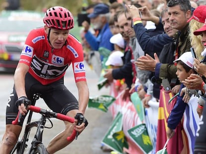 Christopher Froome cruzando la l&iacute;nea final en la etapa 17 de la Vuelta. 
