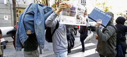 Arrested 15-M protesters outside the High Court in Madrid after a hearing with a judge.