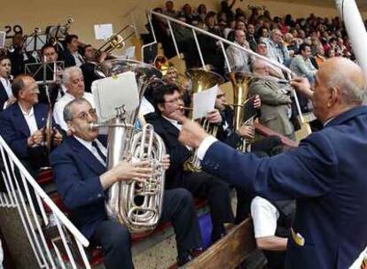 La banda de música toca en la corrida de ayer de Las Ventas.