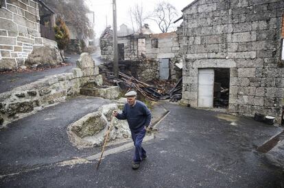 Viviendas quemadas en Carballeda de Avia (Ourense).