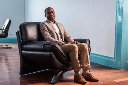 Francisco Carvalho, alcalde de Praia, capital de Cabo Verde, en el salón de la Cámara Municipal.