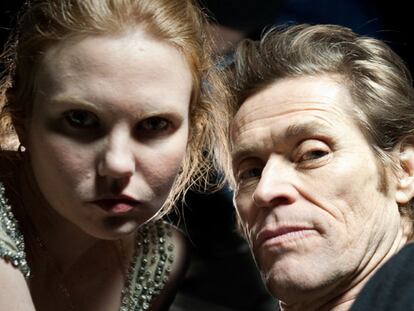 Los actores Shanyn Leigh y Willem Dafoe.