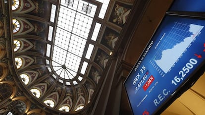 Paneles en la sede de la Bolsa de Madrid.