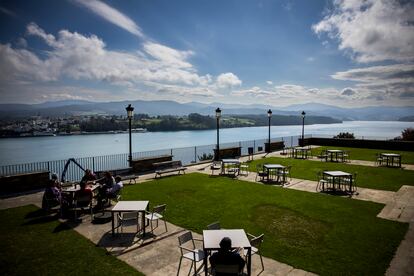 La terraza del parador de Ribadeo (Lugo)