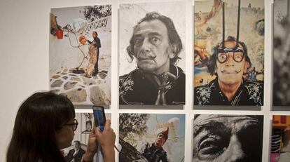 Imagen de la exposición de fotos de Robert Whitaker sobre Dalí. 